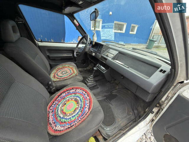 Белый Рено Рапид, объемом двигателя 1.6 л и пробегом 300 тыс. км за 999 $, фото 14 на Automoto.ua