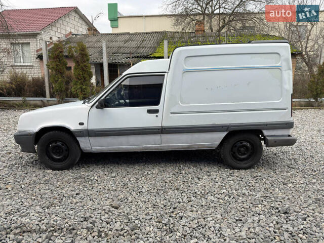 Белый Рено Рапид, объемом двигателя 1.6 л и пробегом 300 тыс. км за 999 $, фото 9 на Automoto.ua