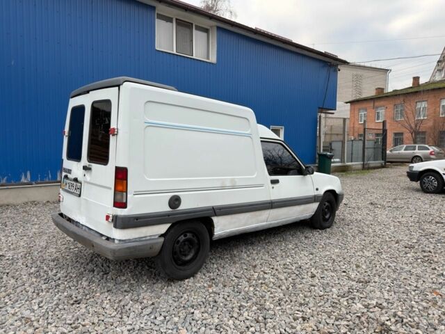 Білий Рено Рапід, об'ємом двигуна 1.6 л та пробігом 300 тис. км за 999 $, фото 5 на Automoto.ua