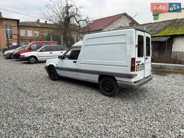 Белый Рено Рапид, объемом двигателя 1.6 л и пробегом 300 тыс. км за 999 $, фото 8 на Automoto.ua