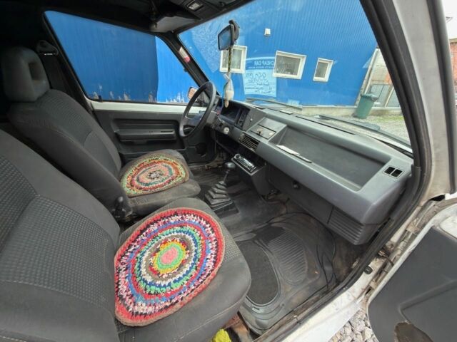 Білий Рено Рапід, об'ємом двигуна 1.6 л та пробігом 300 тис. км за 999 $, фото 14 на Automoto.ua