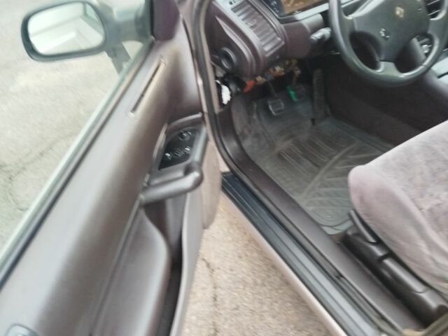 Серый Рено Сафран, объемом двигателя 2.2 л и пробегом 341 тыс. км за 1903 $, фото 9 на Automoto.ua