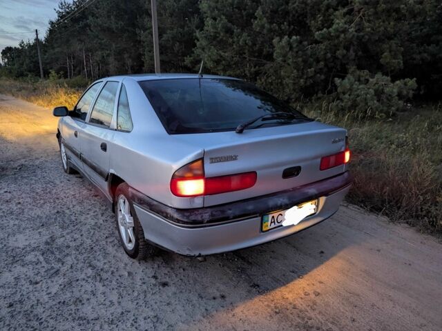 Серый Рено Сафран, объемом двигателя 2 л и пробегом 320 тыс. км за 2399 $, фото 4 на Automoto.ua