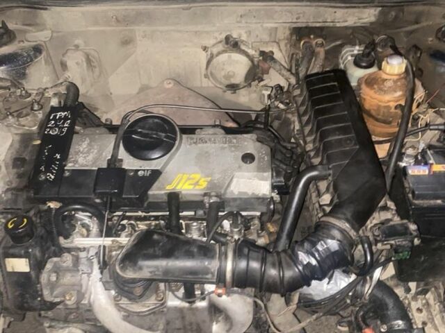 Синій Рено Сафран, об'ємом двигуна 2 л та пробігом 235 тис. км за 950 $, фото 3 на Automoto.ua