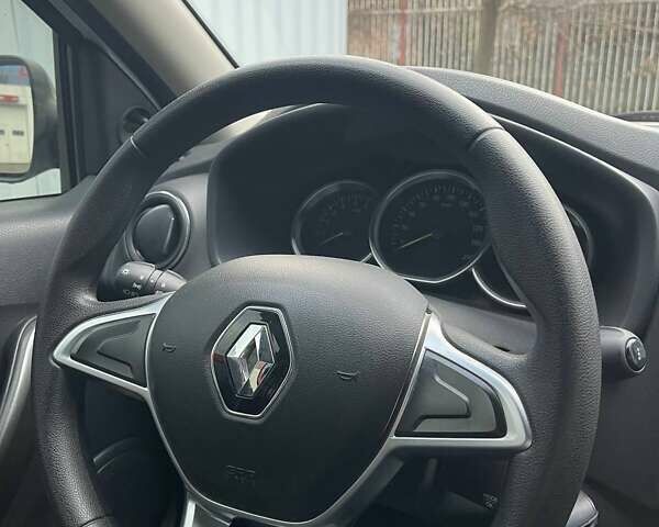 Белый Рено Сандеро СтэпВэй, объемом двигателя 0.9 л и пробегом 95 тыс. км за 8999 $, фото 36 на Automoto.ua