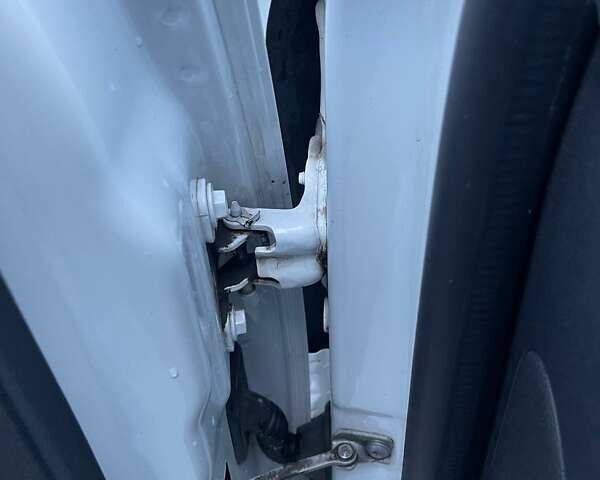 Белый Рено Сандеро СтэпВэй, объемом двигателя 0.9 л и пробегом 95 тыс. км за 8999 $, фото 44 на Automoto.ua