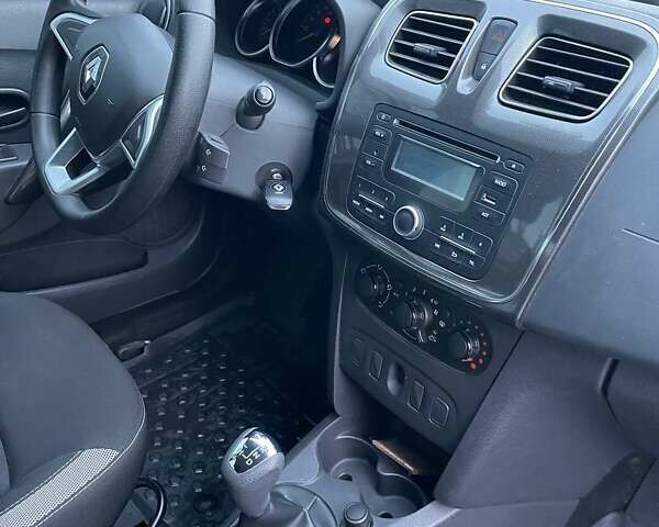 Белый Рено Сандеро СтэпВэй, объемом двигателя 0.9 л и пробегом 95 тыс. км за 8999 $, фото 18 на Automoto.ua