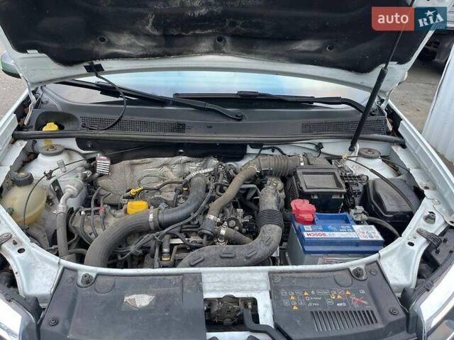 Белый Рено Сандеро СтэпВэй, объемом двигателя 0.9 л и пробегом 95 тыс. км за 8999 $, фото 29 на Automoto.ua