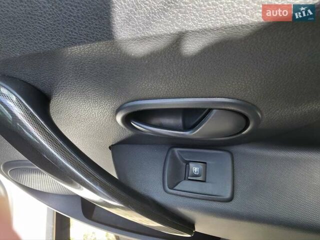 Білий Рено Сандеро СтепВей, об'ємом двигуна 0.9 л та пробігом 56 тис. км за 11000 $, фото 6 на Automoto.ua