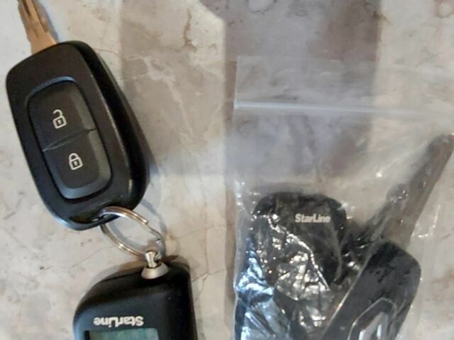 Білий Рено Сандеро СтепВей, об'ємом двигуна 1.5 л та пробігом 67 тис. км за 12200 $, фото 3 на Automoto.ua