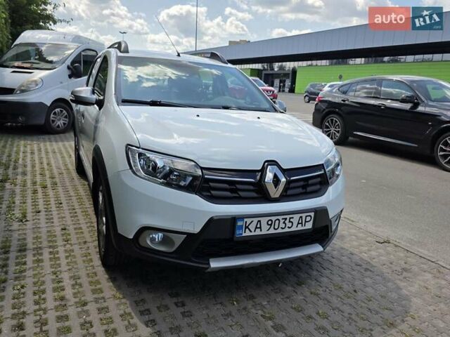 Рено Сандеро СтепВей 2017 у Києві на Automoto.ua Білий Рено Сандеро СтепВей, об'ємом двигуна 0.9 л та пробігом 57 тис. км за 10000 $, фото 6 на Automoto.ua