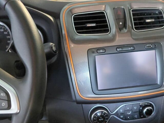 Білий Рено Сандеро СтепВей, об'ємом двигуна 1.5 л та пробігом 67 тис. км за 12200 $, фото 9 на Automoto.ua