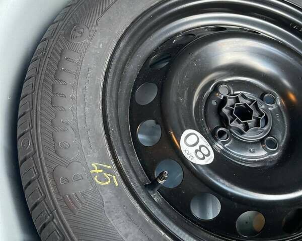 Белый Рено Сандеро СтэпВэй, объемом двигателя 0.9 л и пробегом 95 тыс. км за 8999 $, фото 32 на Automoto.ua