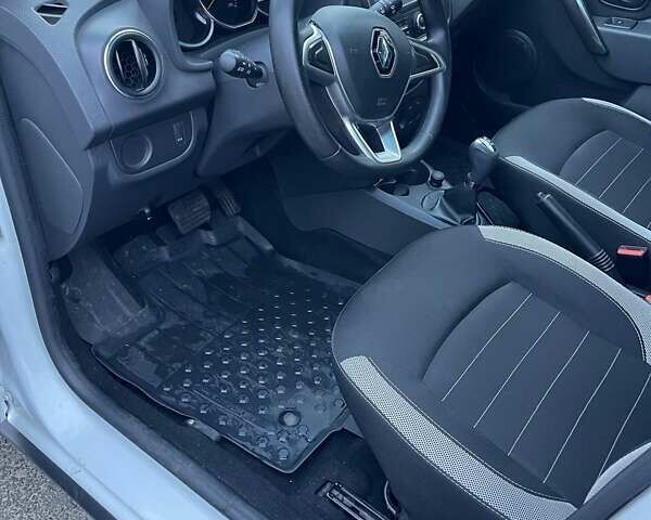 Белый Рено Сандеро СтэпВэй, объемом двигателя 0.9 л и пробегом 95 тыс. км за 8999 $, фото 49 на Automoto.ua