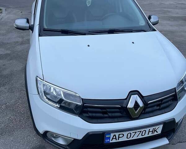 Белый Рено Сандеро СтэпВэй, объемом двигателя 0.9 л и пробегом 95 тыс. км за 8999 $, фото 2 на Automoto.ua
