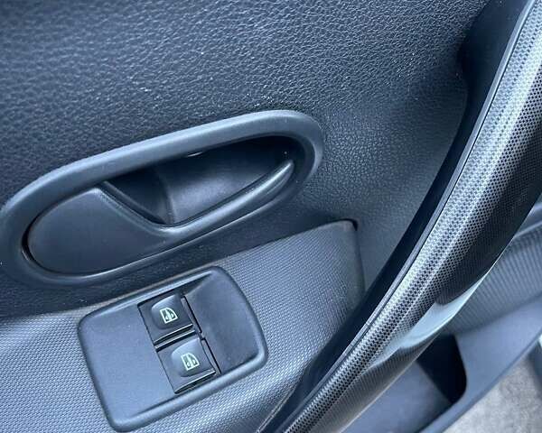 Белый Рено Сандеро СтэпВэй, объемом двигателя 0.9 л и пробегом 95 тыс. км за 8999 $, фото 43 на Automoto.ua