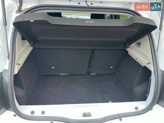 Белый Рено Сандеро СтэпВэй, объемом двигателя 0.9 л и пробегом 95 тыс. км за 8999 $, фото 33 на Automoto.ua