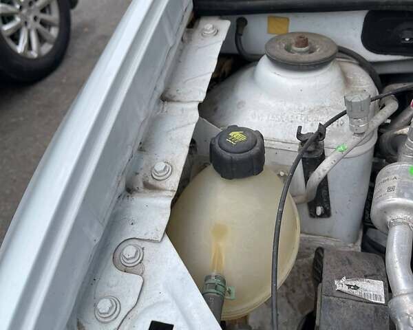 Белый Рено Сандеро СтэпВэй, объемом двигателя 0.9 л и пробегом 95 тыс. км за 8999 $, фото 24 на Automoto.ua