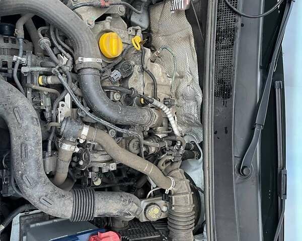 Белый Рено Сандеро СтэпВэй, объемом двигателя 0.9 л и пробегом 95 тыс. км за 8999 $, фото 26 на Automoto.ua