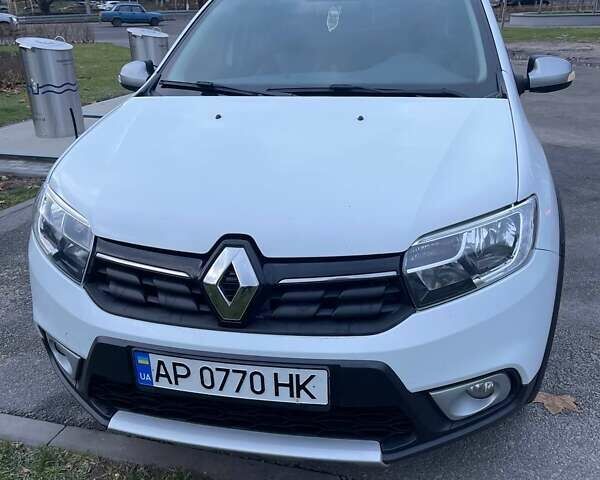 Белый Рено Сандеро СтэпВэй, объемом двигателя 0.9 л и пробегом 95 тыс. км за 8999 $, фото 6 на Automoto.ua