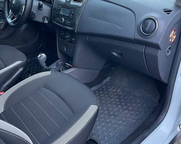 Белый Рено Сандеро СтэпВэй, объемом двигателя 0.9 л и пробегом 95 тыс. км за 8999 $, фото 16 на Automoto.ua