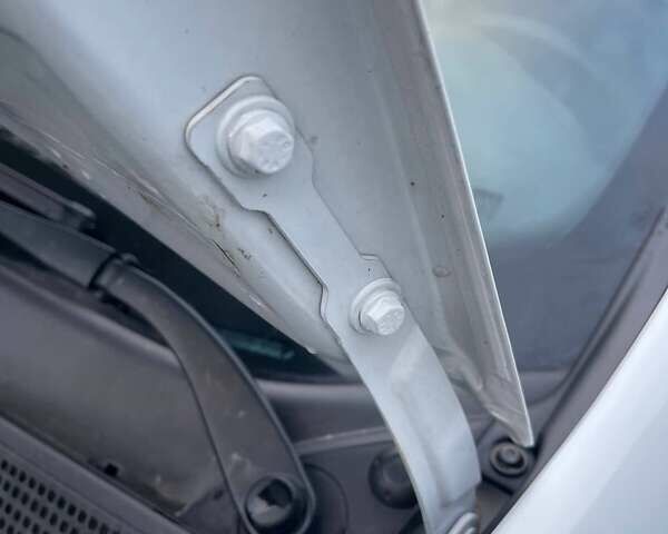 Белый Рено Сандеро СтэпВэй, объемом двигателя 0.9 л и пробегом 95 тыс. км за 8999 $, фото 27 на Automoto.ua