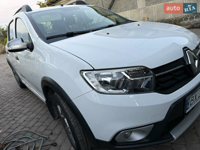 Білий Рено Сандеро СтепВей, об'ємом двигуна 1.46 л та пробігом 120 тис. км за 9700 $, фото 12 на Automoto.ua