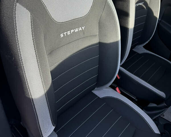 Білий Рено Сандеро СтепВей, об'ємом двигуна 1.46 л та пробігом 120 тис. км за 9700 $, фото 10 на Automoto.ua