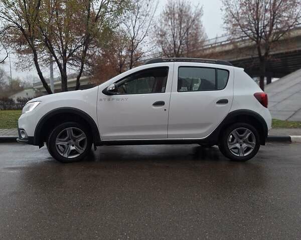 Белый Рено Сандеро СтэпВэй, объемом двигателя 1.46 л и пробегом 136 тыс. км за 9950 $, фото 5 на Automoto.ua