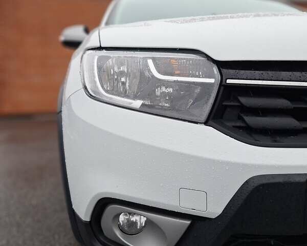 Белый Рено Сандеро СтэпВэй, объемом двигателя 1.46 л и пробегом 136 тыс. км за 9950 $, фото 16 на Automoto.ua