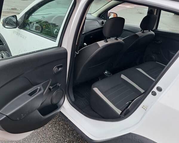 Белый Рено Сандеро СтэпВэй, объемом двигателя 1.46 л и пробегом 136 тыс. км за 9950 $, фото 45 на Automoto.ua