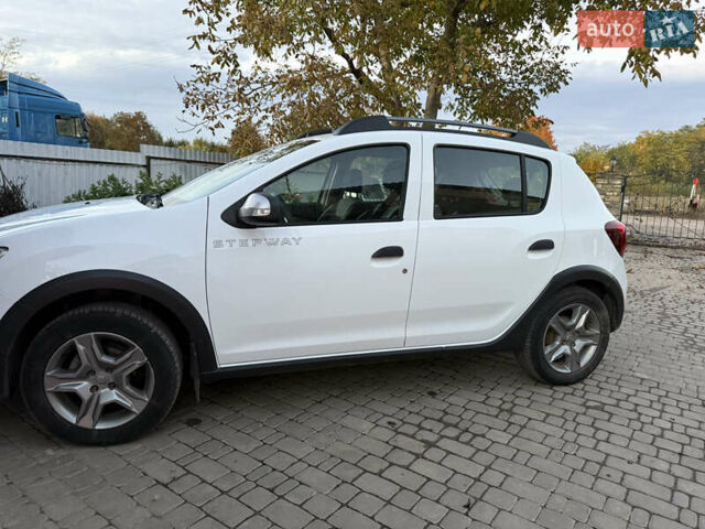Білий Рено Сандеро СтепВей, об'ємом двигуна 1.46 л та пробігом 120 тис. км за 9700 $, фото 15 на Automoto.ua