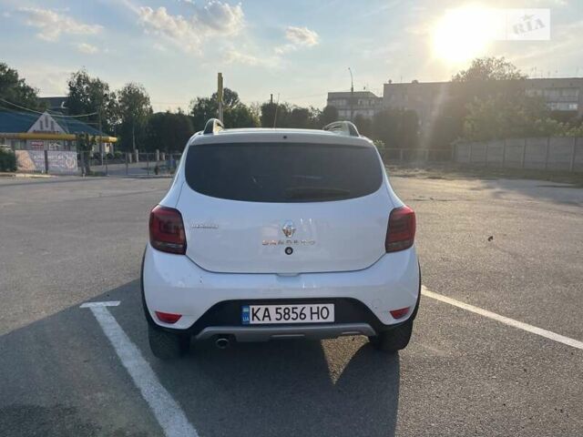 Білий Рено Сандеро СтепВей, об'ємом двигуна 1.46 л та пробігом 200 тис. км за 9500 $, фото 10 на Automoto.ua