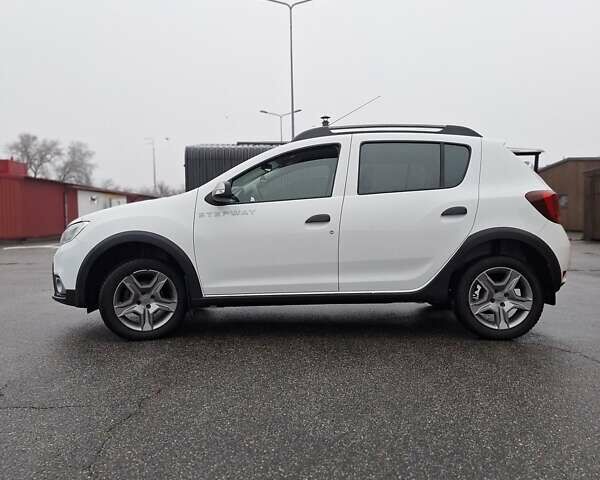 Белый Рено Сандеро СтэпВэй, объемом двигателя 1.46 л и пробегом 136 тыс. км за 9950 $, фото 19 на Automoto.ua