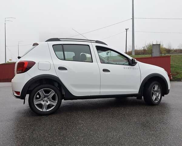 Белый Рено Сандеро СтэпВэй, объемом двигателя 1.46 л и пробегом 136 тыс. км за 9950 $, фото 25 на Automoto.ua