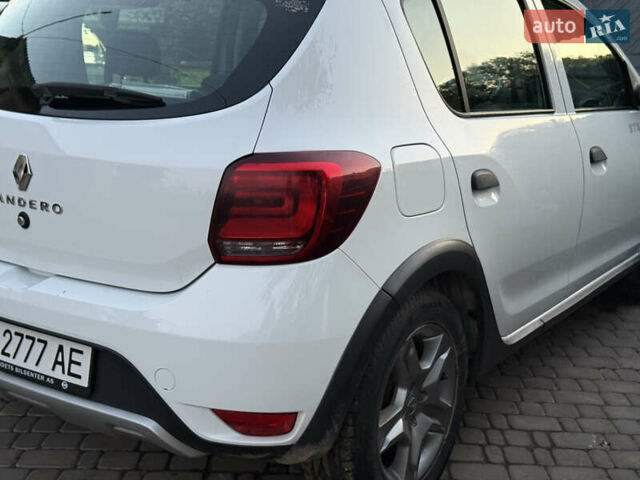 Білий Рено Сандеро СтепВей, об'ємом двигуна 1.46 л та пробігом 120 тис. км за 9700 $, фото 18 на Automoto.ua