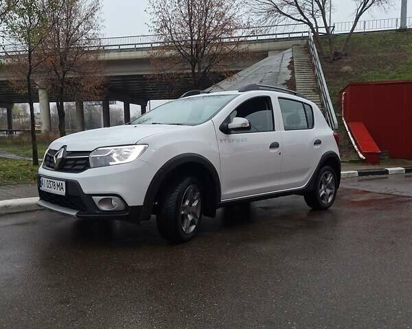 Белый Рено Сандеро СтэпВэй, объемом двигателя 1.46 л и пробегом 136 тыс. км за 9950 $, фото 6 на Automoto.ua