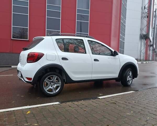 Белый Рено Сандеро СтэпВэй, объемом двигателя 1.46 л и пробегом 136 тыс. км за 9950 $, фото 2 на Automoto.ua