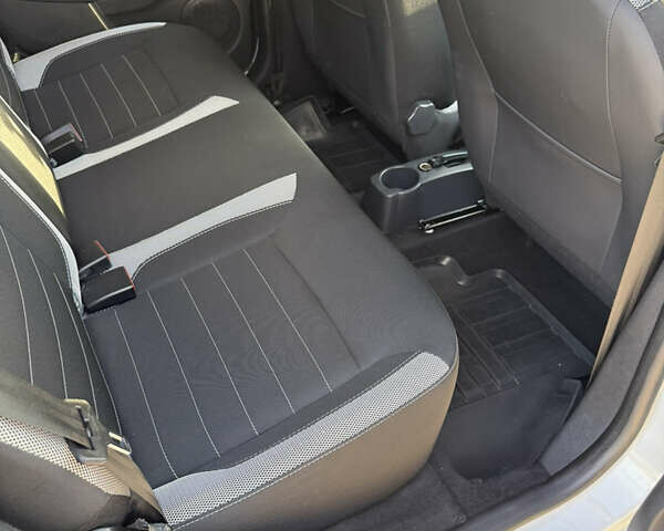 Білий Рено Сандеро СтепВей, об'ємом двигуна 1.46 л та пробігом 120 тис. км за 9700 $, фото 3 на Automoto.ua