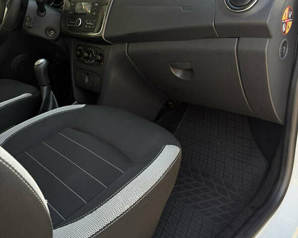 Білий Рено Сандеро СтепВей, об'ємом двигуна 1.46 л та пробігом 120 тис. км за 9700 $, фото 5 на Automoto.ua