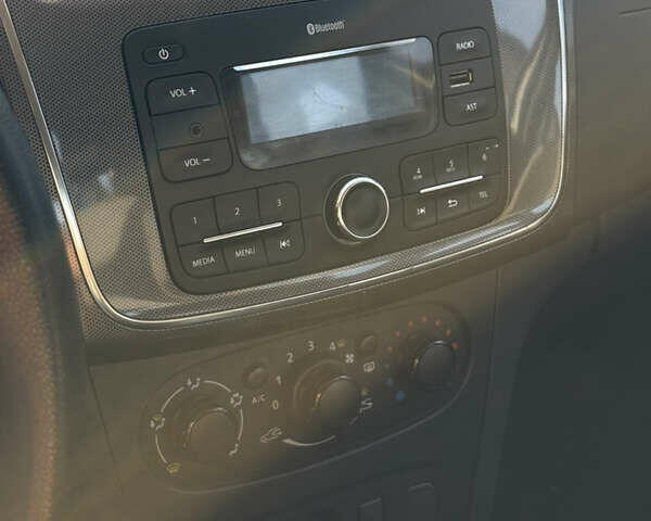 Білий Рено Сандеро СтепВей, об'ємом двигуна 1.46 л та пробігом 120 тис. км за 9700 $, фото 6 на Automoto.ua