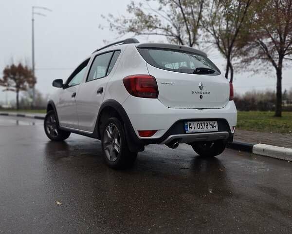 Белый Рено Сандеро СтэпВэй, объемом двигателя 1.46 л и пробегом 136 тыс. км за 9950 $, фото 4 на Automoto.ua