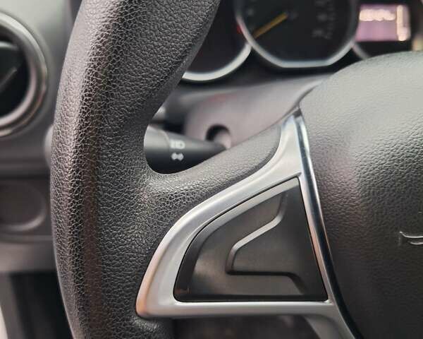 Белый Рено Сандеро СтэпВэй, объемом двигателя 1.46 л и пробегом 136 тыс. км за 9950 $, фото 35 на Automoto.ua