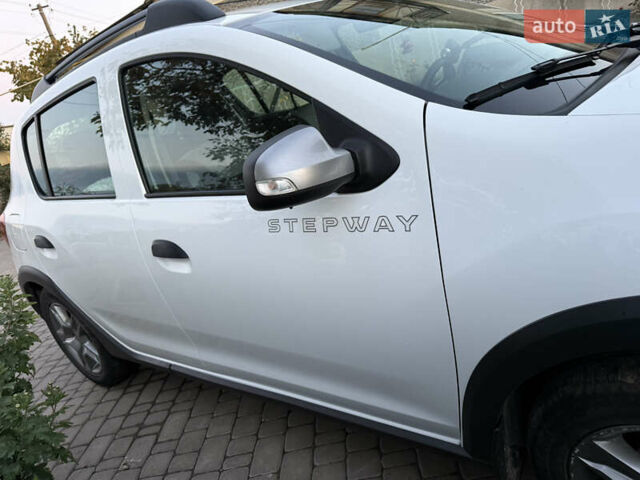 Білий Рено Сандеро СтепВей, об'ємом двигуна 1.46 л та пробігом 120 тис. км за 9700 $, фото 11 на Automoto.ua