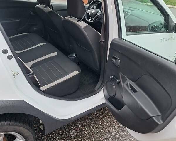 Белый Рено Сандеро СтэпВэй, объемом двигателя 1.46 л и пробегом 136 тыс. км за 9950 $, фото 46 на Automoto.ua