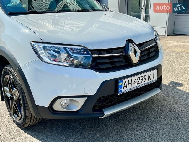 Белый Рено Сандеро СтэпВэй, объемом двигателя 1.46 л и пробегом 82 тыс. км за 10700 $, фото 1 на Automoto.ua