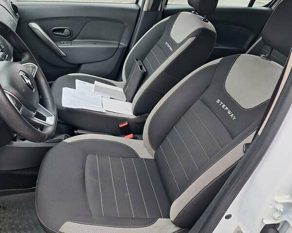 Белый Рено Сандеро СтэпВэй, объемом двигателя 1.46 л и пробегом 136 тыс. км за 9950 $, фото 33 на Automoto.ua