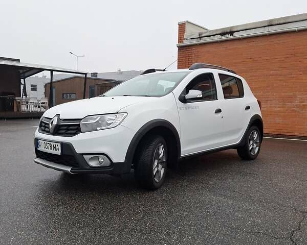 Белый Рено Сандеро СтэпВэй, объемом двигателя 1.46 л и пробегом 136 тыс. км за 9950 $, фото 17 на Automoto.ua