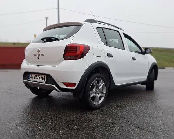 Белый Рено Сандеро СтэпВэй, объемом двигателя 1.46 л и пробегом 136 тыс. км за 9950 $, фото 24 на Automoto.ua