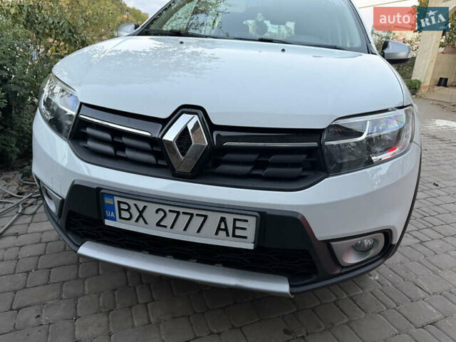 Білий Рено Сандеро СтепВей, об'ємом двигуна 1.46 л та пробігом 120 тис. км за 9700 $, фото 13 на Automoto.ua
